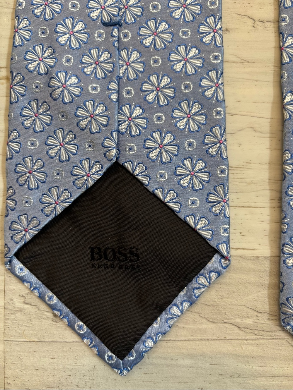 Hugo Boss BOSS Blue Floral 100% Silk  Neck Tie Made in Italy